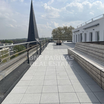 BNPP RE - Moderne Büros mit Dachterrasse über dem Kennedyplatz