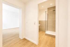 Stilvolle Altbauwohnung nach Kernsanierung - 2,5 Zimmer mit hohen Decken in zentraler Lage – Alter deutscher Ring 35, 47799 Stadtmitte, Krefeld – Vorschaubild 2