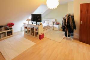 Ihr neues Familienglück: Gepflegtes Reihenmittelhaus mit Garten & Garage in Renningen – Die vollständige Adresse der Immobilie erhältst du vom Anbieter., 71272 Renningen – Vorschaubild 13