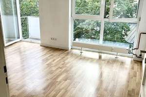 ***Zentrale Lage: 4 helle, schöne Räumlichkeiten, gleichmäßiger Schnitt, Balkon***