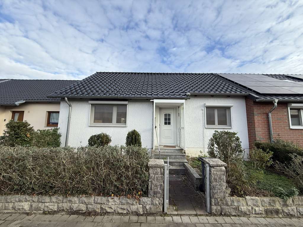 +++ Reihenmittelhaus mit Terasse, Carport und Garage +++