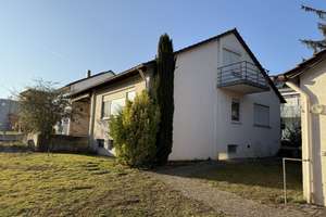 Freistehendes Einfamilienhaus in Kleinsachsenheim auf über 1000qm Grundstück – Die vollständige Adresse der Immobilie erhältst du vom Anbieter., 74343 Sachsenheim – Vorschaubild 1