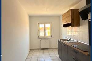Frisch renovierte 2-Zimmer-Dachgeschosswohnung mit ca. 58,80 m² Wohnfläche und Einbauküche. – 39112 Sudenburg, Magdeburg – Vorschaubild 2