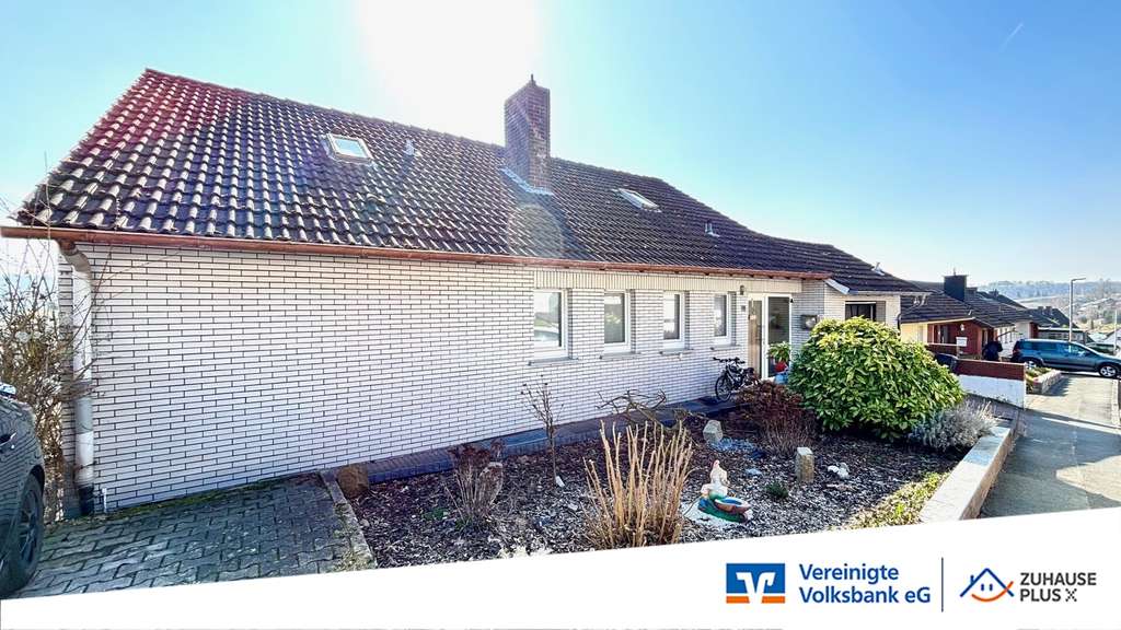 Immobilie in Beverungen - Ein Zuhause mit vielen Möglichkeiten - ZFH am Südhang! - Bild 0