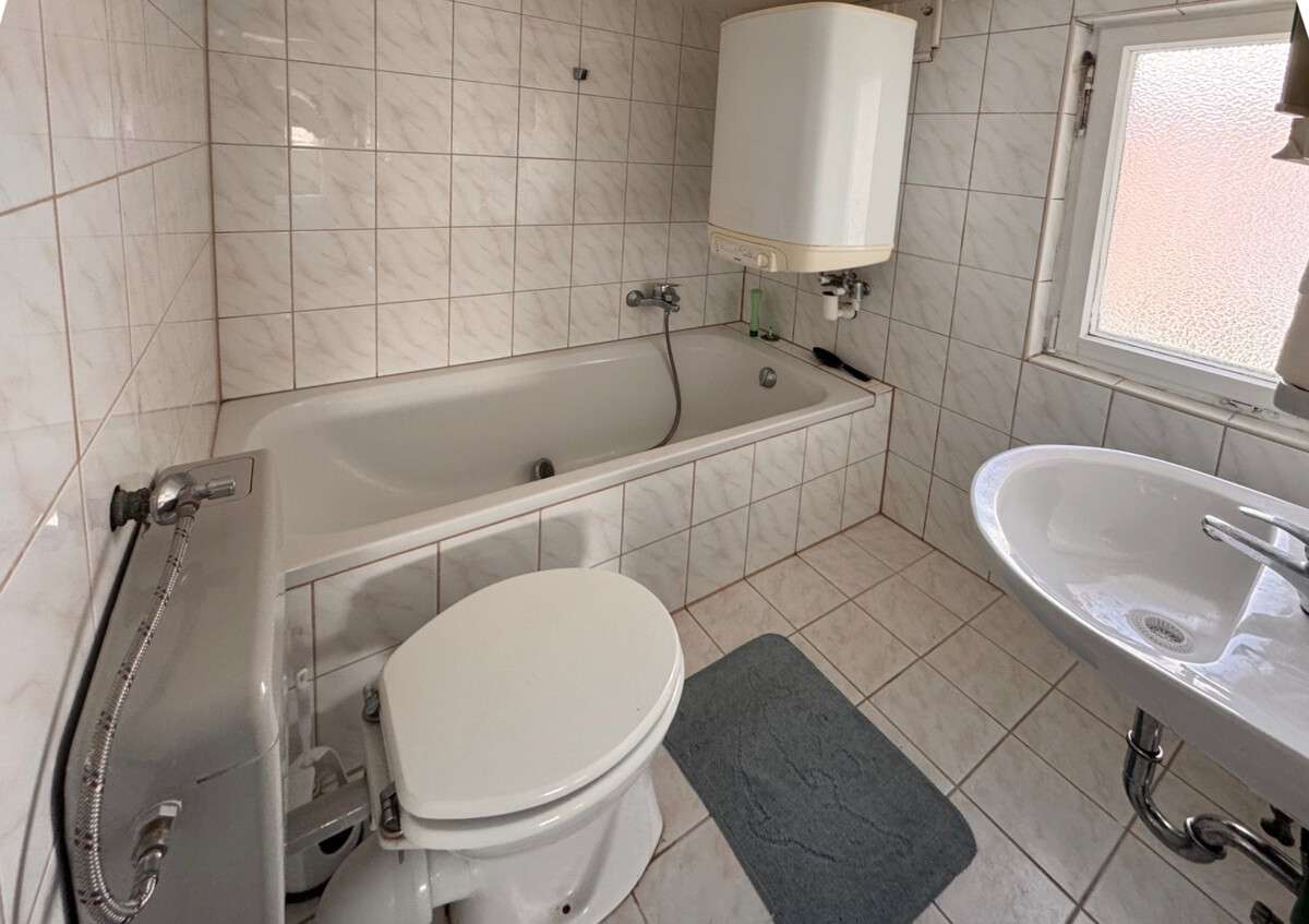 Immobilie in Egloffstein - +++RENOVIERUNGSBEDÜRFTIGES EINFAMILIENHAUS IN SCHÖNER AUSSICHTSLAGE IN EGLOFFSTEIN+++ - Bild 0