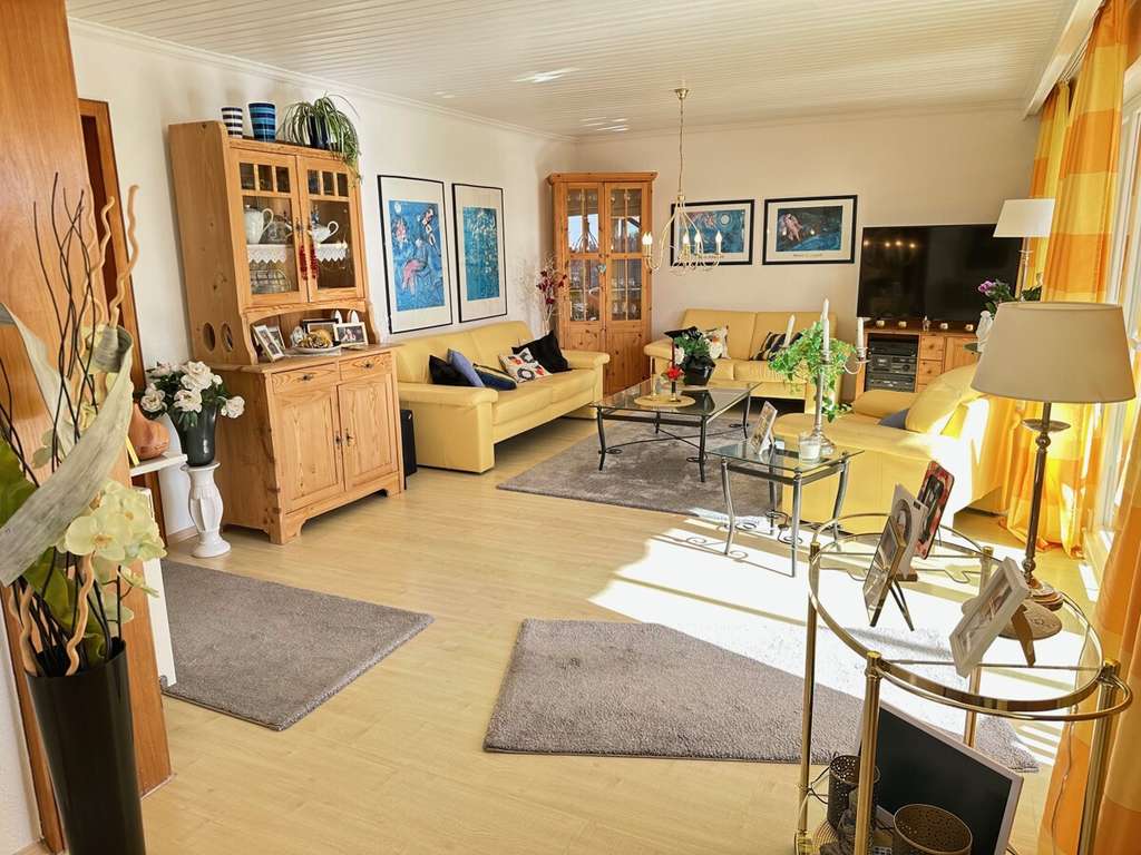 Immobilie in Metten - Metten b. Deggendorf: EFH m. Fernblick in bevorzugter Wohnlage u. 820 m2 traumhaftem Grundstück! - Bild 2