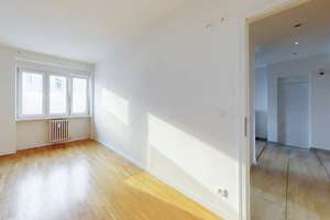 Einziehen und wohlfühlen: Altbau mit Wohnküche, Parkett und Top-Anbindung