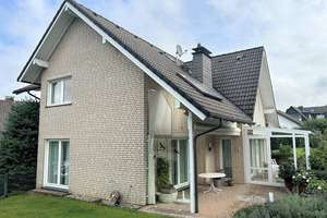 Hier wohnen Sie gut und schön! Einfamilienhaus mit großem Garten in ruhiger Lage von Warstein! – Die vollständige Adresse der Immobilie erhältst du vom Anbieter., 59581 Warstein – Vorschaubild 3
