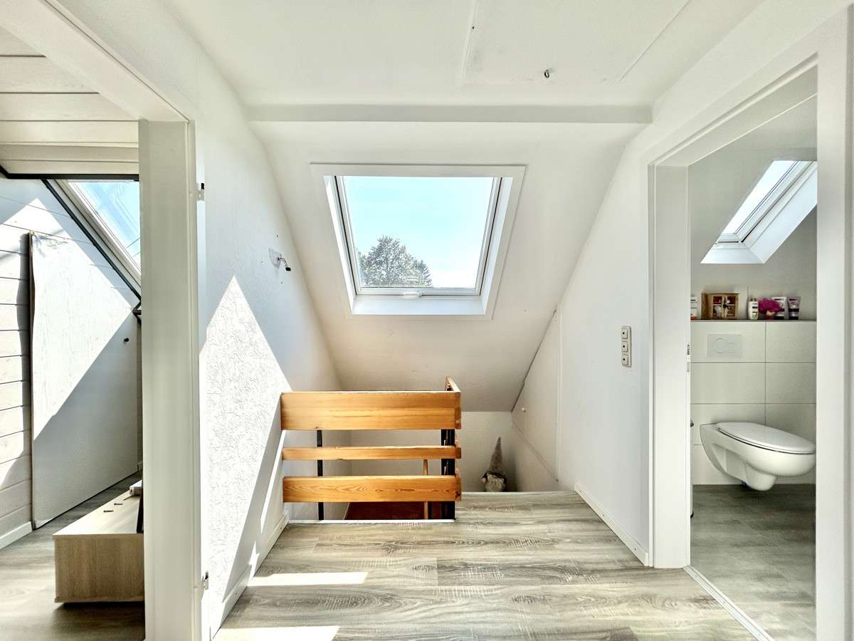 Immobilie in Dreisbach - **Gepflegte Doppelhaushälfte mit toller Gartenanlage und gräumigen Garagen in Dreisbach** - Bild 0