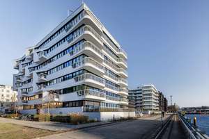 Wohnen mit Spreeblick: Moderne 2-Zimmer-Wohnung mit Balkon und Aufzug – Stralauer Allee 13 A, 10245 Friedrichshain, Berlin – Vorschaubild 1