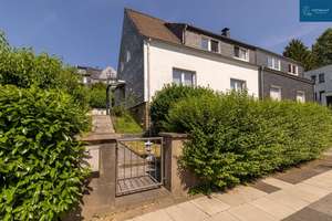 Exklusives Familiendomizil mit großem Garten und Doppelgarage – Die vollständige Adresse der Immobilie erhältst du vom Anbieter., 42119 Elberfeld, Wuppertal – Vorschaubild 2