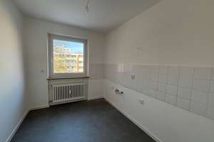 Schöne familienfreundliche 4-Zimmer-Wohnung mit Loggia nähe Augsburg-Kuhsee zu vermieten  – Mittenwalder Straße 13, 86163 Hochzoll-Süd, Augsburg – Vorschaubild 7
