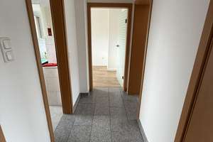 City Dachgeschosswohnung 2-Zimmer,schön hell,frisch renoviert,Garage,ab sofort