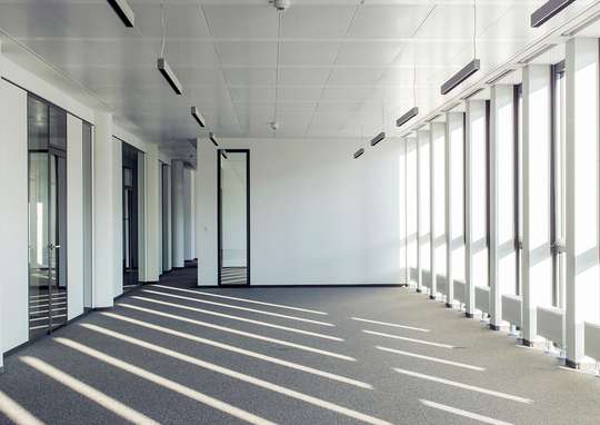 TORHAUS EXPOPARK: Bezugsfertiger Büroneubau in hochwertiger und moderner Ausführung