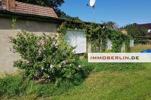 IMMOBERLIN.DE - Sanierungsbedürftiges Einfamilienhaus mit großzügigem Garten in ländlicher Lage – Die vollständige Adresse der Immobilie erhältst du vom Anbieter., 16515 Oranienburg – Vorschaubild 1