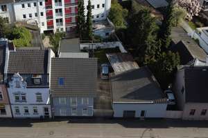 Einfamilienhaus mit separatem Gewerbe-Flachbau