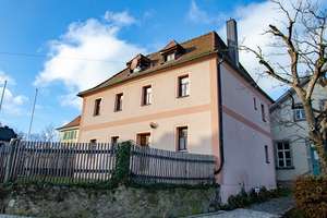 Charakterstarkes Wohnhaus mit Geschichte – ehemaliges Gemeindehaus, sofort einziehen – Die vollständige Adresse der Immobilie erhältst du vom Anbieter., 92281 Königstein – Vorschaubild 2