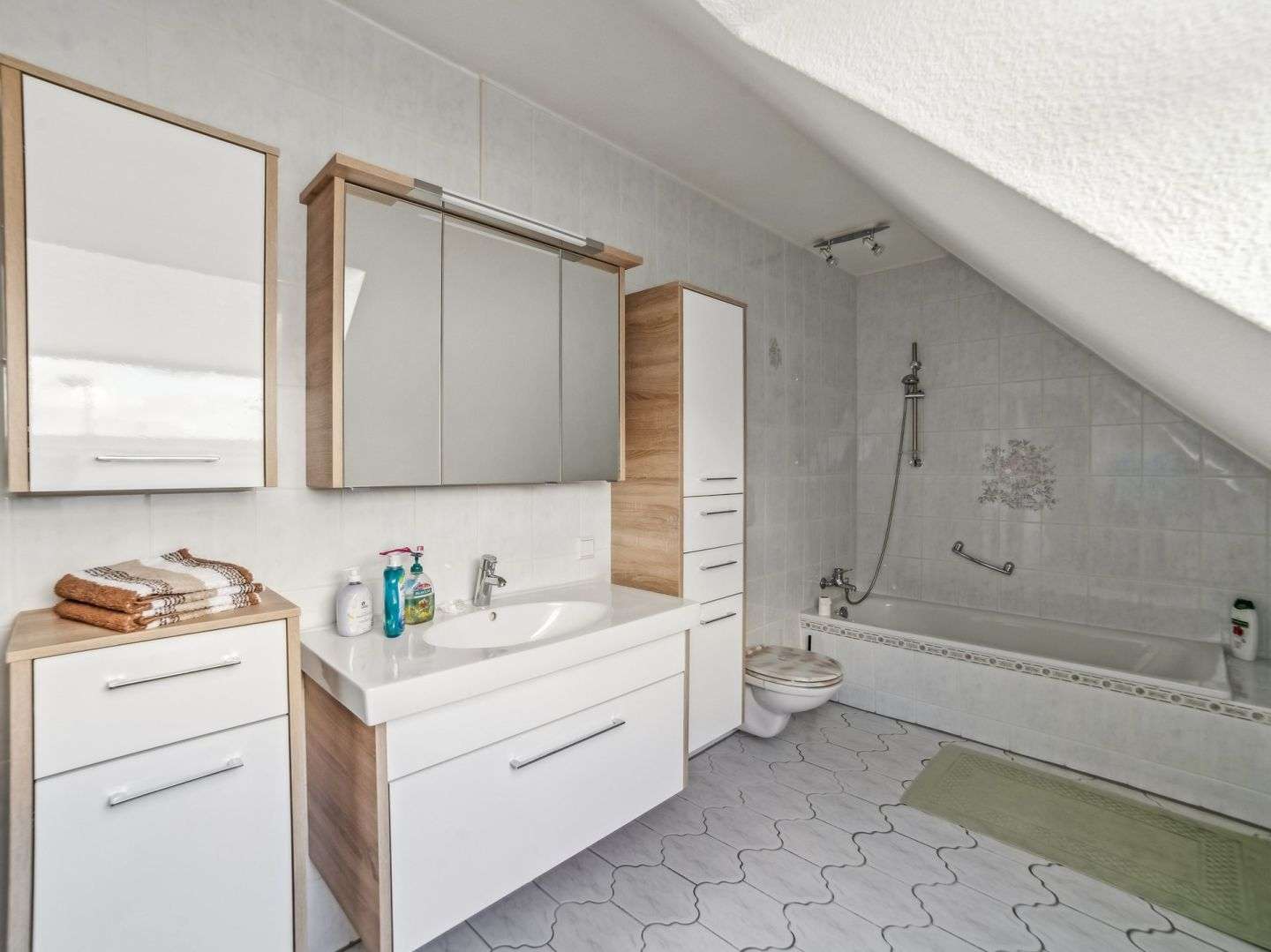 Immobilie in Krostitz - ERBBAURECHT: Charmantes Einfamilienhaus mit Einliegerwohnung in begehrter Siedlungslage von Krostitz - Bild 0