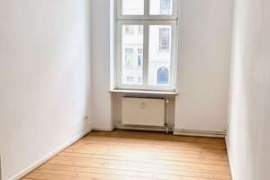 Berlin-Friedrichshain: Helle 2-Zimmer Altbauwohnung mit Balkon, Stuck & Dielen in begehrter Kiezlage – Straßmannstraße 5, 10249 Friedrichshain, Berlin – Vorschaubild 9