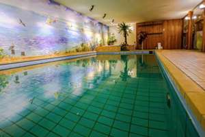 Großzügiges Einfamilienhaus mit Innen-Pool, Kamin und Sauna – Rackebüller Weg 44, 12305 Lichtenrade, Berlin – Vorschaubild 3