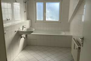 Top sanierte 2 Zimmer Dachgeschosswohnung Berlin Karow mit Balkon ab sofort! – Forkenzeile 7, 13125 Karow, Berlin – Vorschaubild 3