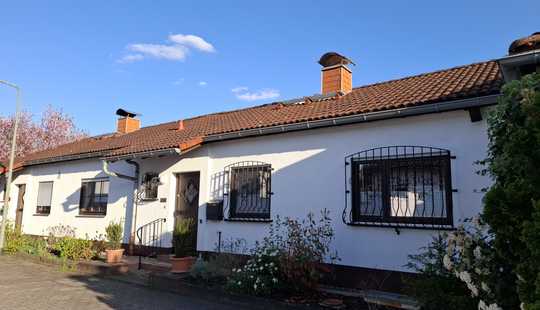 Bild von Reihenbungalow mit Gartenhof in Frankfurt am Main Nied