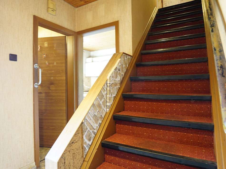 Treppe zum Obergeschoss