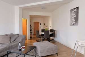 Große 3-Zimmer-Wohnung mit Stellplatz in zentraler und ruhiger Lage