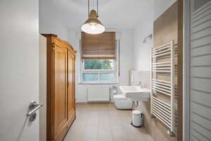 ERSTKLASSIGES 6 ZI.–EINFAMILIENHAUS - 750 qm Grundstück mit Pool - nahe Schlachtensee – Die vollständige Adresse der Immobilie erhältst du vom Anbieter., 14129 Zehlendorf, Berlin – Vorschaubild 4