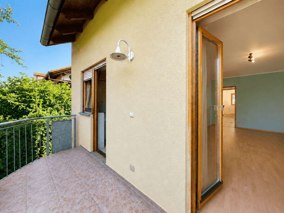 OG, Balkon (KI-generiert)