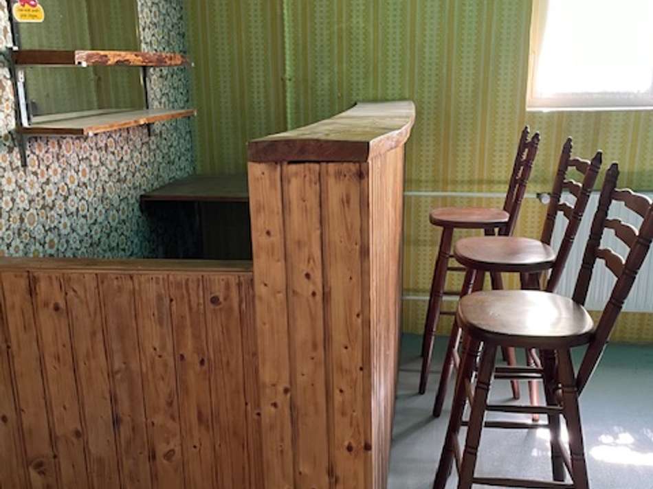 Bar im Hobbyraum im Unterge...