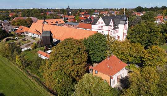 Bild von Wohnen mit Geschichte: Freistehendes Haus am Schloss Salder mit direktem Bachzugang