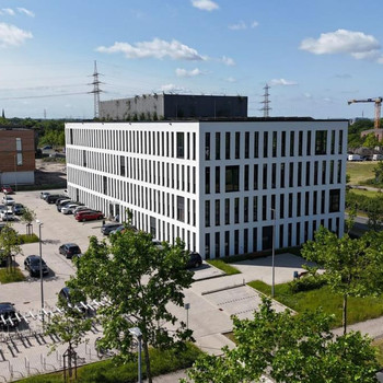 Neubau | hochwertige Büroflächen mit Stellplätzen und Loggia!