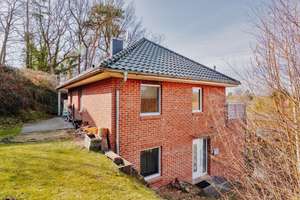 Modernes Wohnen in ruhiger Hanglage – Stilvolles Einfamilienhaus mit Dachterrasse – Die vollständige Adresse der Immobilie erhältst du vom Anbieter., 21435 Stelle – Vorschaubild 2