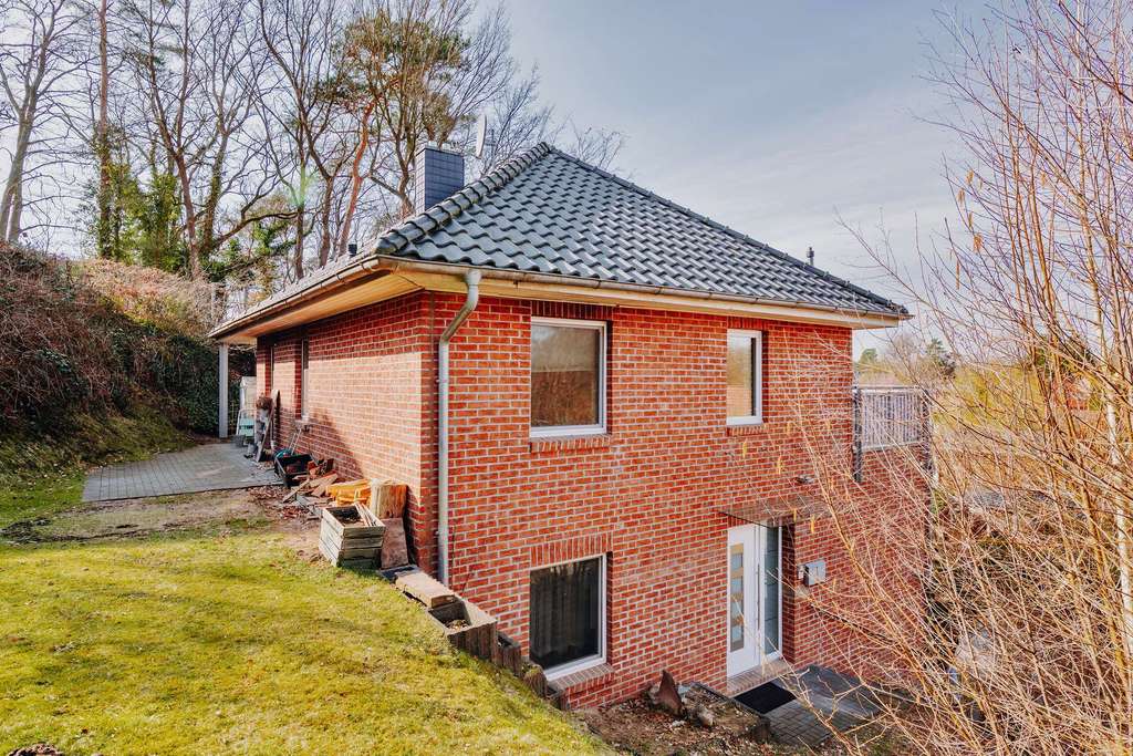 Immobilie in Stelle - Modernes Wohnen in ruhiger Hanglage – Stilvolles Einfamilienhaus mit Dachterrasse - Bild 1