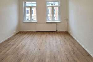 *Helle 4-Raumwohnung*für Familien/Pärchen/WG + Tageslichtbad + Einbauküche als Option!