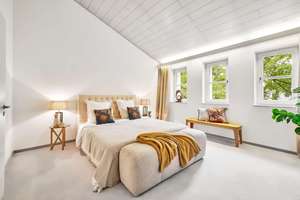 Viel Raum und Privatsphäre: Stilvolles Ensemble aus Haupt- und Gästehaus mit Traumgarten – Die vollständige Adresse der Immobilie erhältst du vom Anbieter., 81375 Neuhadern, München – Vorschaubild 3