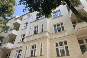 Schöner Altbau in beliebter Kiez Lage - Anfrage bitte schriftlich