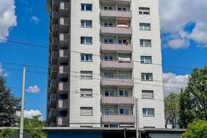 Verkehrsgünstige 3-Zi-Wohnung mit zwei Balkonen.  – Haldenrainstraße 75, 70437 Rot, Stuttgart – Vorschaubild 2