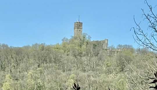 Bild von Split-Level-Haus mit unverbaubarem 180° Blick auf die Königsteiner Burg