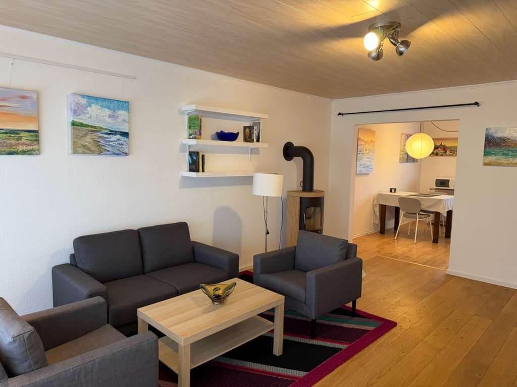 Immobilie in Biebesheim - Zweifamilienhaus in solider Bausubstanz mit großem Grundstück - Bild 0