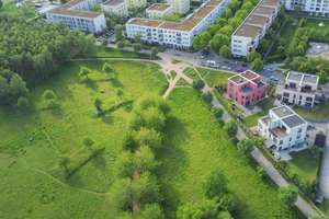 Familienglück nahe BER: Moderne Doppelhaushälfte in ruhiger Feldrandlage von Berlin-Rudow – Die vollständige Adresse der Immobilie erhältst du vom Anbieter., 12355 Rudow, Berlin – Vorschaubild 2