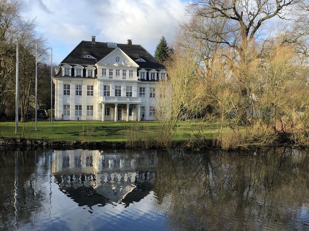 Repräsentative Büro-/Praxisräume in historischem Herrenhaus