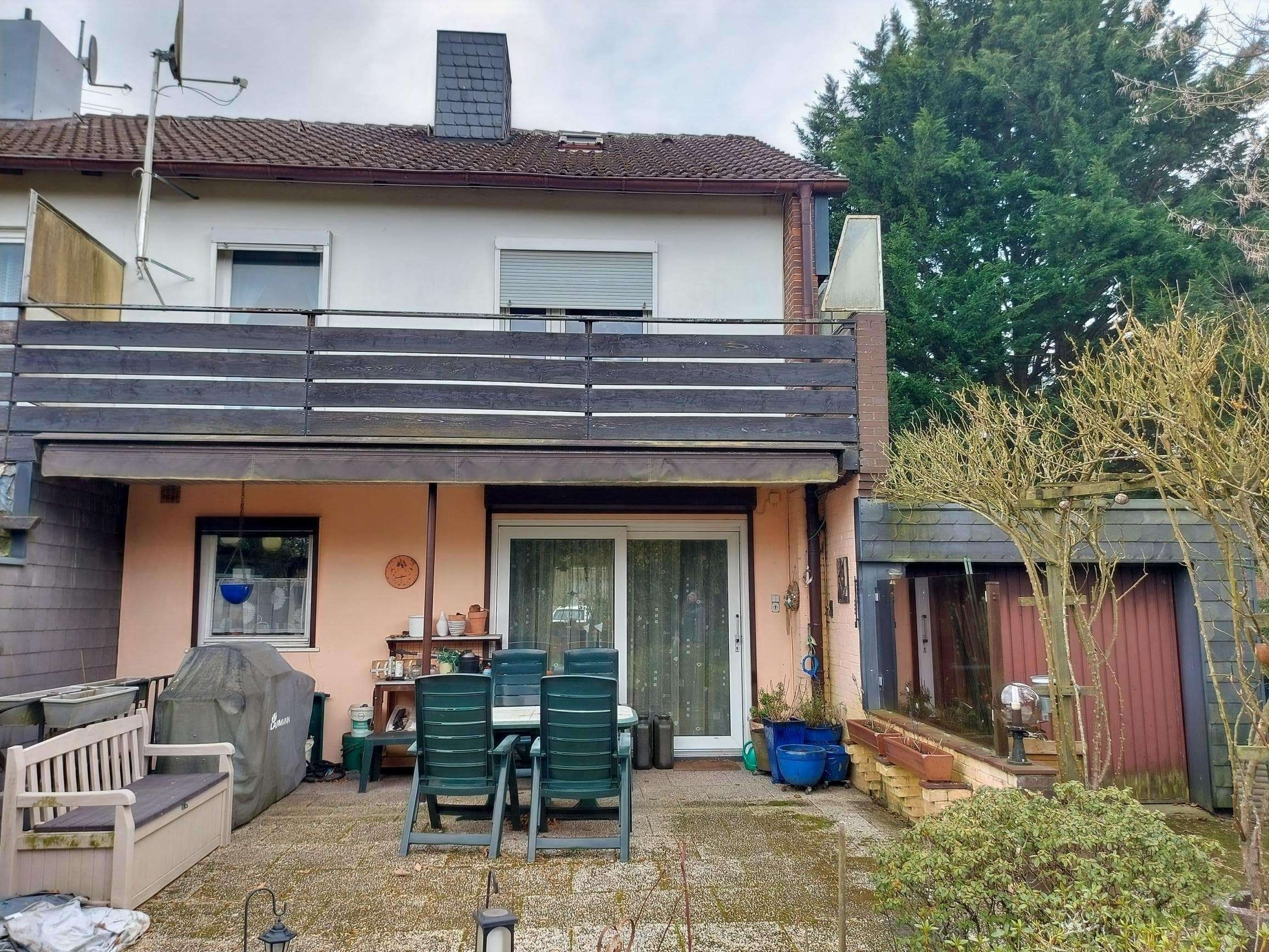 Vollunterkellertes Reihenendhaus (vermietet) mit Garten und Garage in guter Wohngegend, Neumünster – Bild 2
