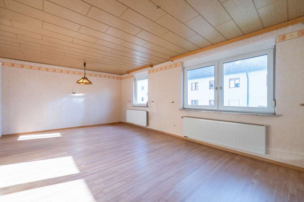 Immobilie in Sonnefeld - Großes Wohnhaus in ruhiger Lage von Sonnefeld! - Bild 1