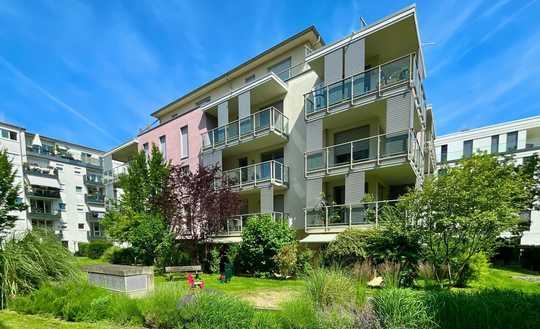 Exklusive, seniorengerechte 3-Zimmer-Wohnung am Rheinufer + TG-Stellplatz