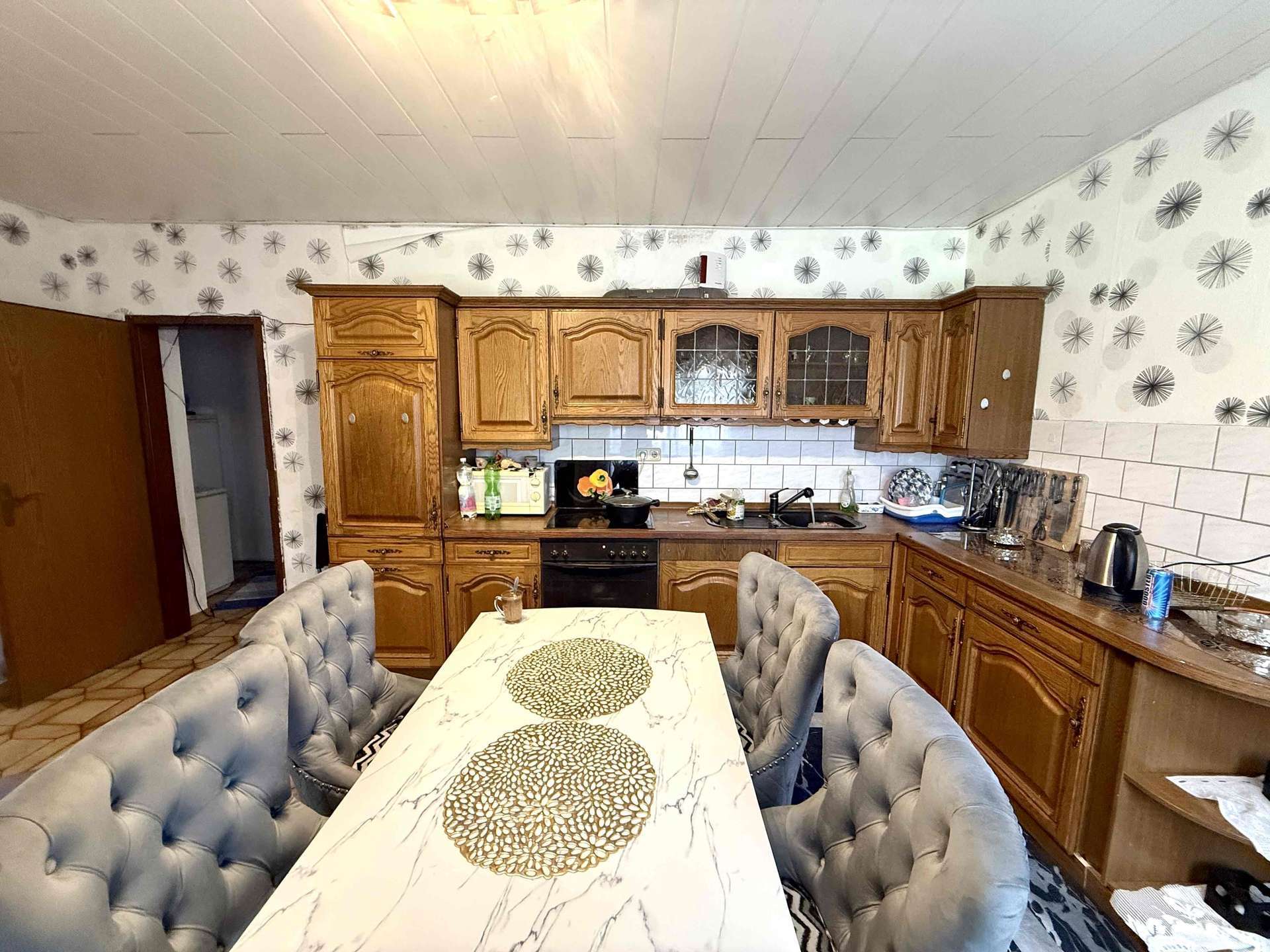 Immobilie in Südbrookmerland - Vielseitiges Wohn- und Geschäftshaus mit 3 Einheiten, kernsanierter Fleischerei & PV-Anlage - Bild 0