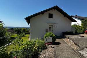 Fernblick inklusive – gepflegtes Einfamilienhaus mit Garten und zusätzlichem Grundstück