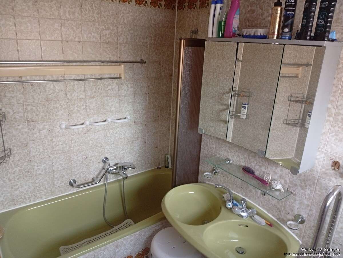 Immobilie in Schwanstetten - Reiheneckhaus mit fast 150 m² Wohnfläche, schönem Grundstück, Wintergarten und Doppelgarage - Bild 0