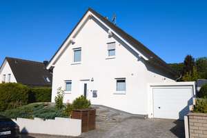 Wohnen in Bestlage am Bürbacher Giersberg - Neuwertiges Einfamilienhaus mit Terrasse, Garage, Garten – Die vollständige Adresse der Immobilie erhältst du vom Anbieter., 57074 Bürbach, Siegen – Vorschaubild 2